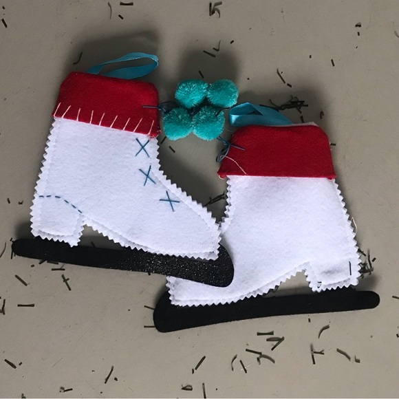 Mid Century Modern Pair Of Felted Ice Skates Winter Decor Unbreakable Ornament. - Picture 4 of 7